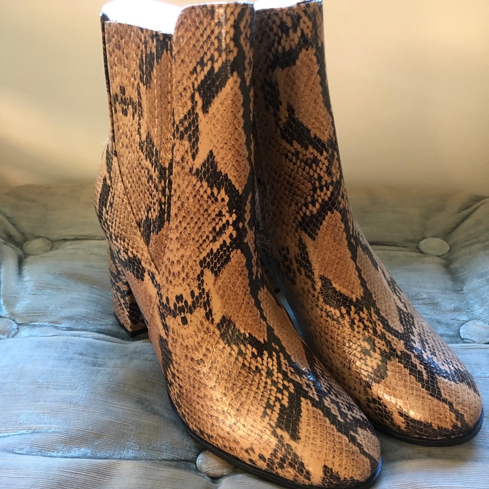 Schutz Anthropologie NWT Animal Snake Skin Boots